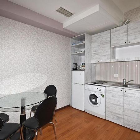Armenak Apartment No 8, Abovyan Street เยเรวาน ภายนอก รูปภาพ