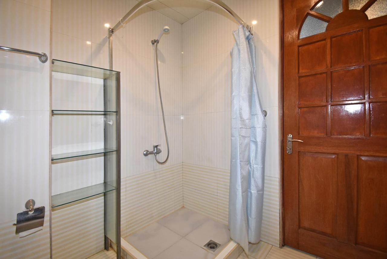 Armenak Apartment No 8, Abovyan Street เยเรวาน ภายนอก รูปภาพ